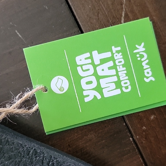 NEW Yoga Spree 4 Silver/Black Sandal flip flops Size 7 - Picture 3 of 4